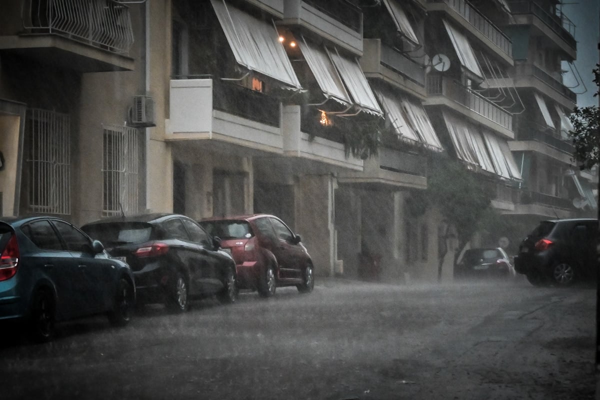 Καιρός αύριο: Βροχές στα ορεινά ηπειρωτικά, άνεμοι 7 μποφόρ στο Αιγαίο και έως 35 βαθμούς η θερμοκρασία