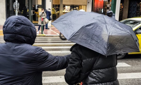 Καιρός σήμερα: Τοπικές βροχές και θυελλώδεις άνεμοι – Μικρή πτώση της θερμοκρασίας