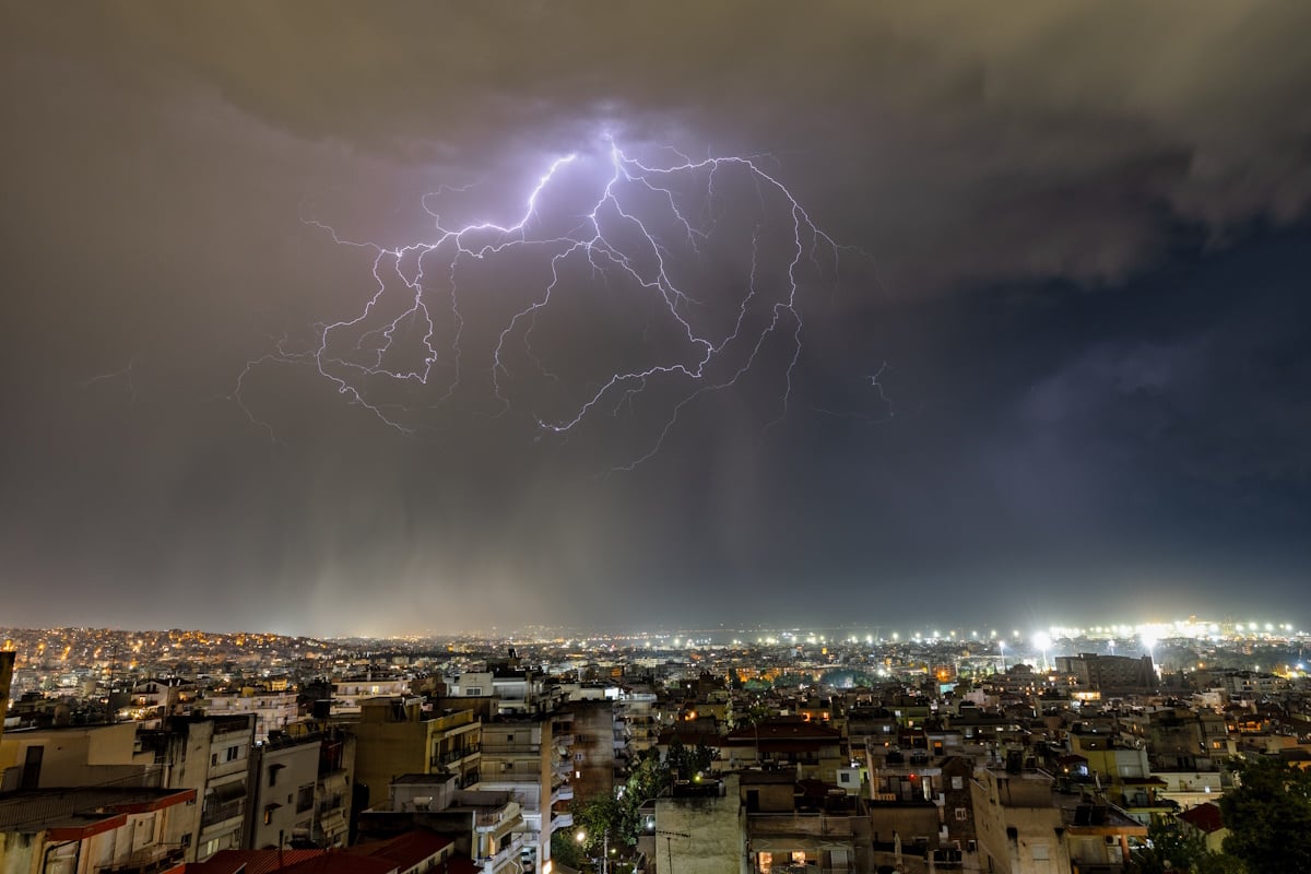 Καταιγίδα με αστραπές στη Θεσσαλονίκη