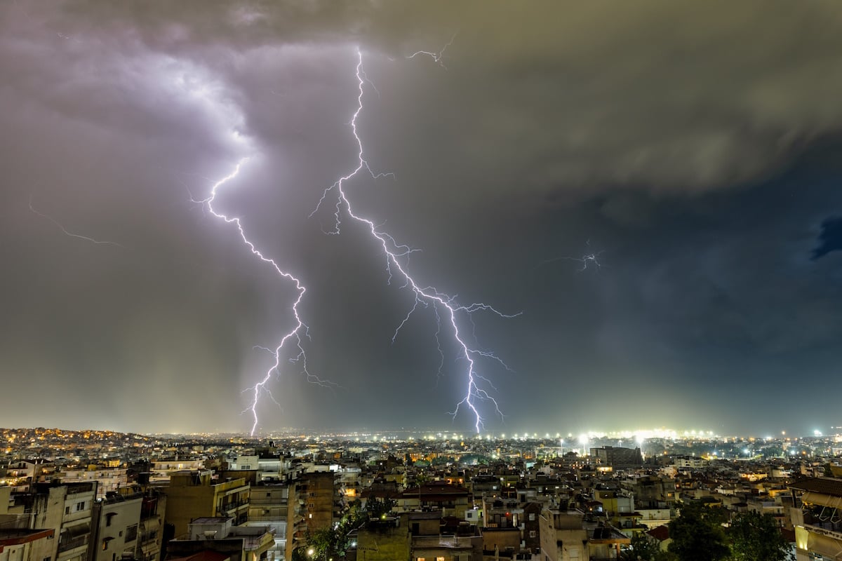 Καταιγίδα με αστραπές στη Θεσσαλονίκη 
