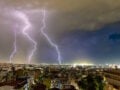 Καιρός – Θεσσαλονίκη: Νυχτερινή καταιγίδα με κεραυνούς, δρόμοι έγιναν ποτάμια