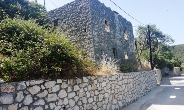 Ελλάδα: Τα σπίτια του Καραϊσκάκη, του Παπαφλέσσα και άλλων αγωνιστών γίνονται ερείπια