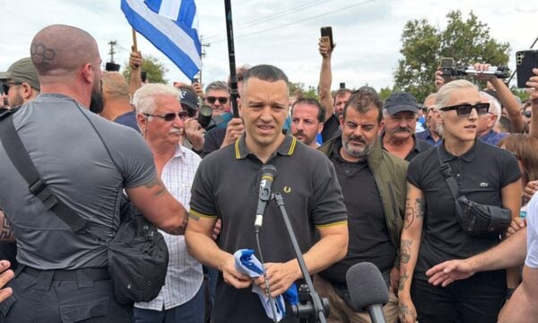 Μέγαρα: Αντιδράσεις για τη δωρεά του Ηλία Κασιδιάρη σε Σύλλογο Γονέων δημοτικού σχολείου