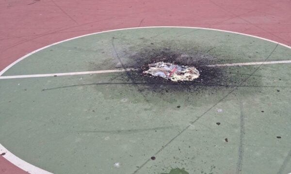 Χαλκιδική: Βανδαλισμός στο Λύκειο Κασσάνδρας – Άγνωστοι έβαλαν φωτιά στο προαύλιο