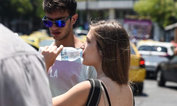 Αφυδάτωση: Τι συμβαίνει στην κυκλοφορία του αίματος όταν χάνουμε πολλά υγρά και πώς θα την αποφύγουμε