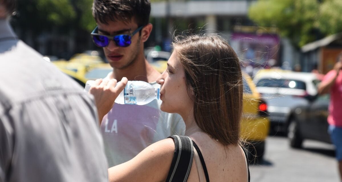Αφυδάτωση: Τι συμβαίνει στην κυκλοφορία του αίματος όταν χάνουμε πολλά υγρά και πώς θα την αποφύγουμε 1 Αφυδάτωση: Τι συμβαίνει στην κυκλοφορία του αίματος όταν χάνουμε πολλά υγρά και πώς θα την αποφύγουμε