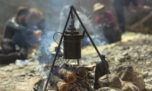 Παράξενο χωριό 700 ετών αρνείται να ερημώσει και κρατά τους κατοίκους του σε κυψέλες (Vid)