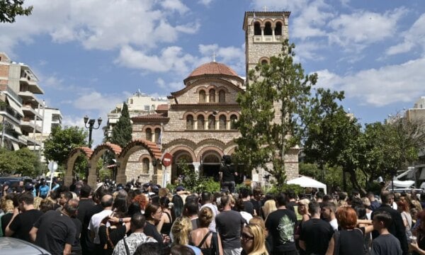 Κηδεία Γιώργου Μαζωνάκη: Ο επικήδειος του Μητροπολίτη Νίκαιας – «Έδωσε την αγάπη και παίρνει αγάπη»