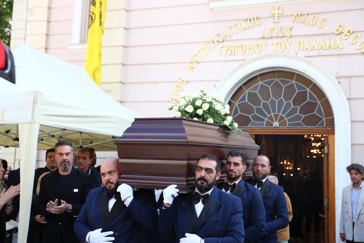 Κηδεία Σούλη Μαρκόπουλου: Συγγενείς, φίλοι και το ελληνικό μπάσκετ είπαν το τελευταίο «αντίο» στον σπουδαίο προπονητή