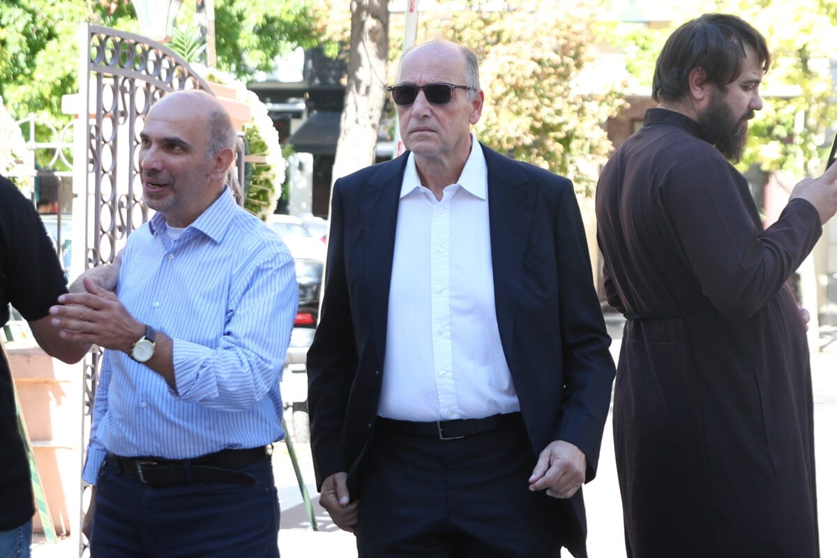 Κηδεία Σούλη Μαρκόπουλου: Συγγενείς, φίλοι και το ελληνικό μπάσκετ είπαν το τελευταίο «αντίο» στον σπουδαίο προπονητή 14 Κηδεία Σούλη Μαρκόπουλου: Συγγενείς, φίλοι και το ελληνικό μπάσκετ είπαν το τελευταίο «αντίο» στον σπουδαίο προπονητή