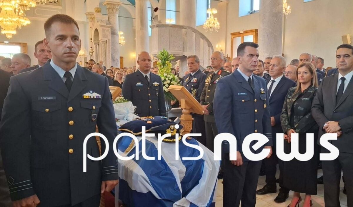 Γιάννης Μπλέσιας: Ο Πύργος αποχαιρετά τον πιλότο που σκοτώθηκε στην Τανάγρα – Τυλιγμένο με την ελληνική σημαία το φέρετρό του