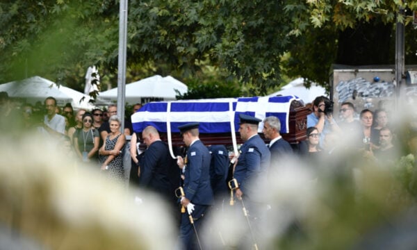 Δημήτρης Πέτρου: Ράγισαν καρδιές στο τελευταίο αντίο του πιλότου του Phantom που σκοτώθηκε στην Τανάγρα