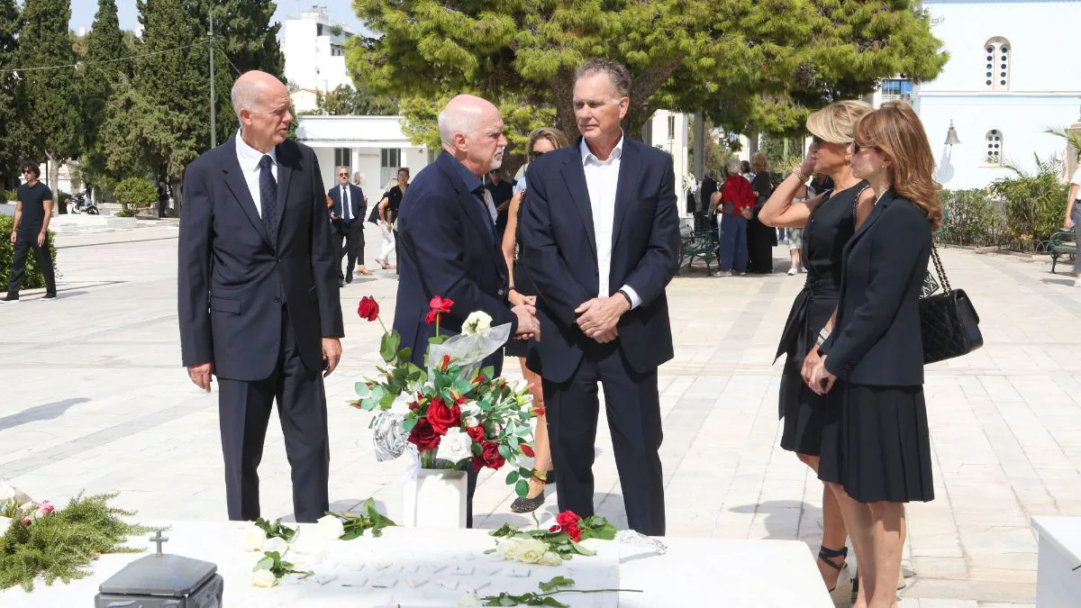 Μαργαρίτα Παπανδρέου: Οι επικήδειοι των γιων της – «Αύριο θα σε σκορπίσουμε στην αγαπημένη σου θάλασσα του Αιγαίου»