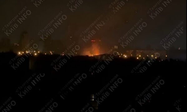 Ουκρανία: Διαδοχικές ισχυρές εκρήξεις στο Κίεβο – Πυρκαγιά σε κατοικημένη περιοχή, δείτε βίντεο