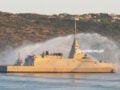 Στο λιμάνι της Σούδας η φρεγάτα «Κίμων» – Πλάνα από την «υδάτινη αψίδα» για την υποδοχή της