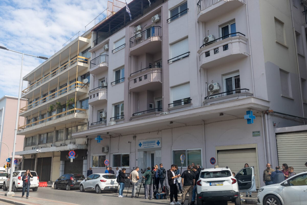 Θεσσαλονίκη: Νέες καταγγελίες για τη σφραγισμένη κλινική – «Την πέθαναν σε 6 μήνες, την παραλάβαμε 27 κιλά»