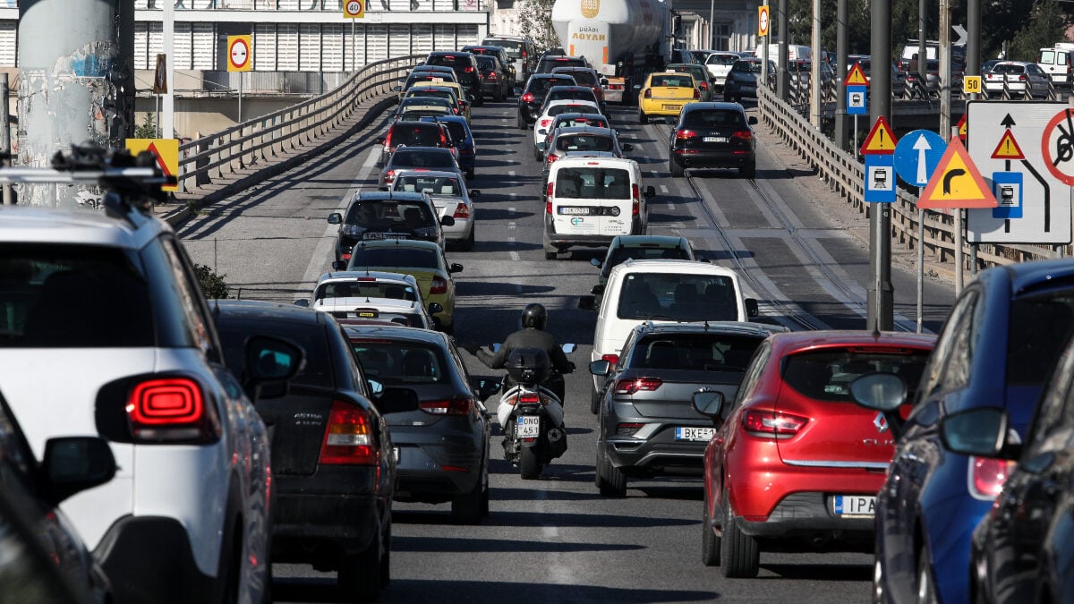 Μέγαρα: Καραμπόλα οχημάτων στην Αθηνών-Κορίνθου και ουρές χιλιομέτρων προς Αθήνα 2 Μέγαρα: Καραμπόλα οχημάτων στην Αθηνών-Κορίνθου και ουρές χιλιομέτρων προς Αθήνα