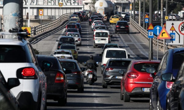 Μέγαρα: Καραμπόλα οχημάτων στην Αθηνών-Κορίνθου και ουρές χιλιομέτρων προς Αθήνα