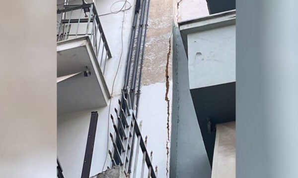 Ρωγμές σε κτίρια στην Κυψέλη – Νίκος Ταχιάος: Πλήρης αποκατάσταση των ζημιών, είμαστε με την πλευρά των κατοίκων