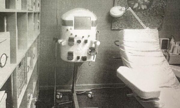Γιώργος Μαζωνάκης: Τα 91 λεπτά που παρέμεινε συνδεδεμένος στο μηχάνημα πλασμαφαίρεσης και η στιγμή της ανακοπής