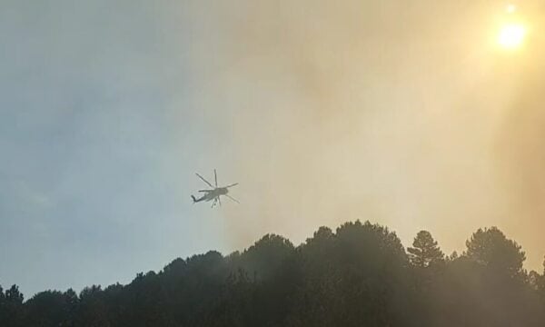 Φωτιά στην Τραπεζίτσα Κόνιτσας: Ενισχύθηκαν οι δυνάμεις, επιχειρούν 11 ελικόπτερα