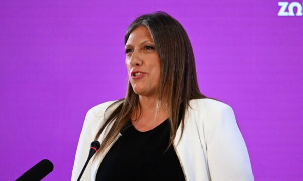 Ζωή Κωνσταντοπούλου στη ΔΕΘ: Η Πλεύση Ελευθερίας είναι η λύση – Τσίπρας: «Κακοσκηνοθετημένος Ροβινσώνας του γλυκού νερού»
