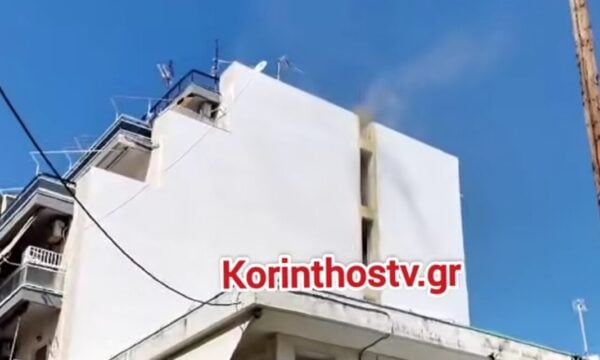 Φωτιά σε διαμέρισμα στην Κόρινθο – Επιχειρούν τρία οχήματα της Πυροσβεστικής