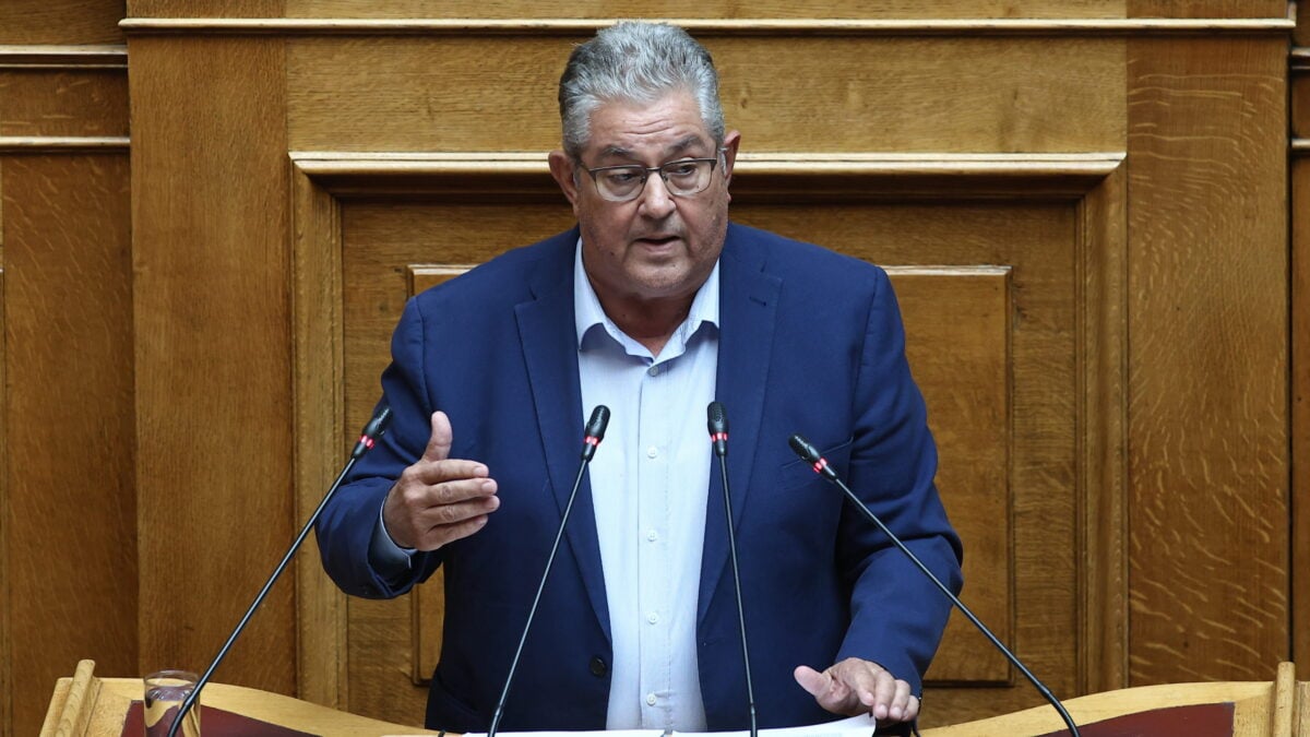 Κουτσούμπας στη Βουλή: Ο λαός, βάζοντας τις ανάγκες του μπροστά και με δυνατό ΚΚΕ, να ανοίξει δρόμο για να γράψει το δικό του Σύνταγμα 2 Κουτσούμπας στη Βουλή: Ο λαός, βάζοντας τις ανάγκες του μπροστά και με δυνατό ΚΚΕ, να ανοίξει δρόμο για να γράψει το δικό του Σύνταγμα