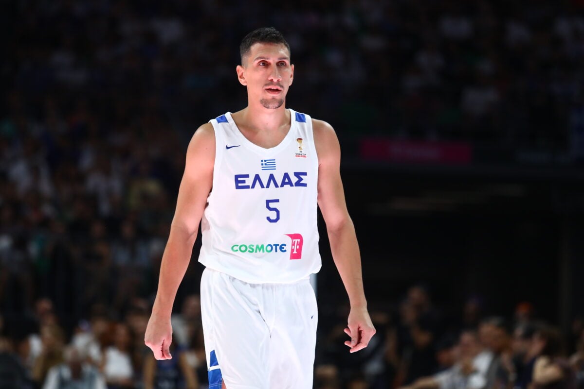Η ΑΕΚ «ντύνει» τον Γιαννούλη Λαρεντζάκη ξανά στα κιτρινόμαυρα