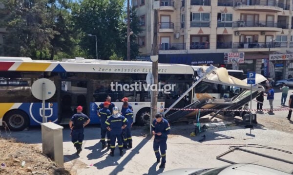 Θεσσαλονίκη: Ηλεκτρικό λεωφορείο έπεσε σε στάση – 4 τραυματίες