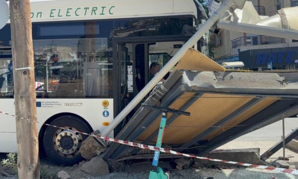 Τροχαίο με ηλεκτρικό λεωφορείο στη Θεσσαλονίκη: Συγκλονίζει ο πατέρας 23χρονης που έχασε τη ζωή της στο ίδιο σημείο το 2022 – «Είναι επικίνδυνος δρόμος»
