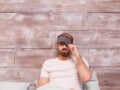 Ύπνος το Σαββατοκύριακο: Γιατί δεν χρειάζεται να νιώθετε ενοχές αν κοιμάστε λίγο παραπάνω – Τι έδειξε μελέτη