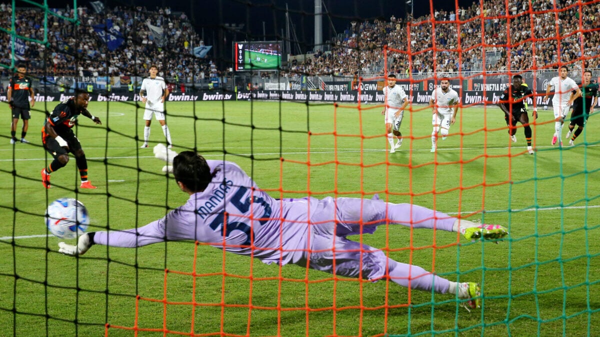 Serie A: 2-2 στο Ρόμα – Ίντερ, απέκρουσε πέναλτι ο Μανδάς στο διπλό της Λάτσιο 1 Serie A: 2-2 στο Ρόμα – Ίντερ, απέκρουσε πέναλτι ο Μανδάς στο διπλό της Λάτσιο