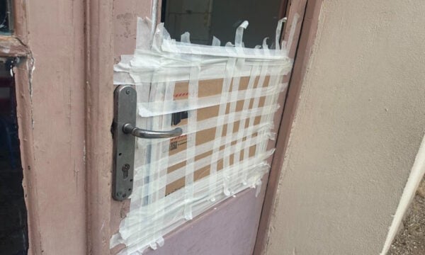 Μαράσλειο: Μαθητής τραυματίστηκε από τζάμι και έκανε 15 ράμματα – «Είχαμε προειδοποιήσει από τον Μάιο», λέει ο Σύλλογος Γονέων