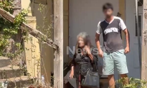 Μαραθώνας: Στο αυτόφωρο η 68χρονη και ο γιος της- Επιμένει ότι έθαψε την ηλικιωμένη μητέρα της για να παίρνει την σύνταξη