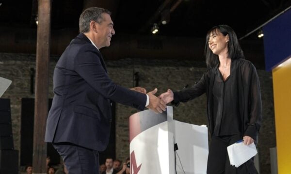 Κυβέλη Μάρδα: Κόρη πρώην υπουργού και σύζυγος ποδοσφαιριστή – Ποια είναι η γυναίκα που προλόγισε τον Τσίπρα στη Θεσσαλονίκη