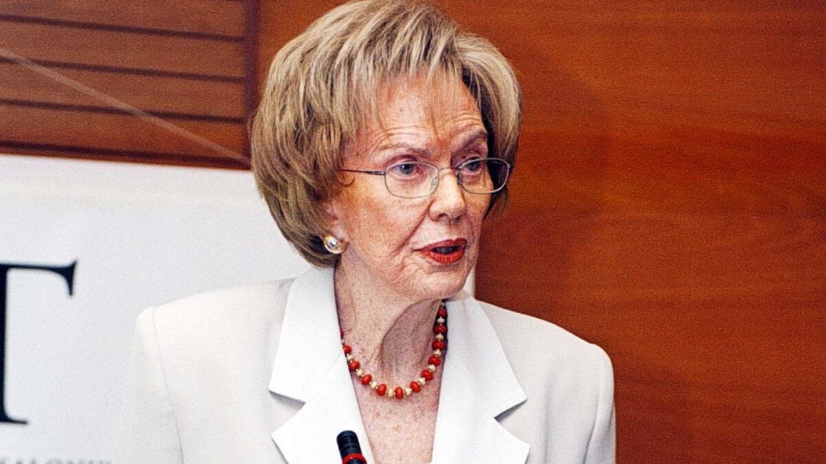 Μαργαρίτα Παπανδρέου: Με τραγούδια της Ντόλι Πάρτον η αποτέφρωση στη Ριτσώνα – Θα σκορπιστούν στο Αιγαίο οι στάχτες της 1 Μαργαρίτα Παπανδρέου: Με τραγούδια της Ντόλι Πάρτον η αποτέφρωση στη Ριτσώνα – Θα σκορπιστούν στο Αιγαίο οι στάχτες της