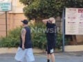 Γιώργος Μαζωνάκης: Η αδερφή του Μαρία, έξω από το νοσοκομείο συντετριμμένη για τον θάνατό του