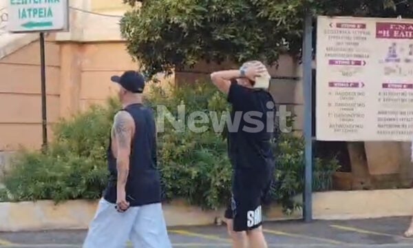 Γιώργος Μαζωνάκης: Η αδερφή του Μαρία, έξω από το νοσοκομείο συντετριμμένη για τον θάνατό του