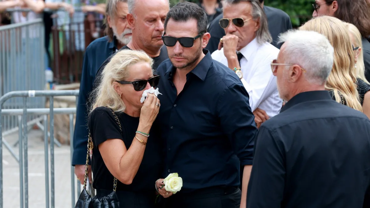 Μαρία Μπεκατώρου: Ο λόγος που ήταν συντετριμμένη στην κηδεία του Μαζωνάκη – «Μου άλλαξε τη ζωή…» 3 Μαρία Μπεκατώρου: Ο λόγος που ήταν συντετριμμένη στην κηδεία του Μαζωνάκη – «Μου άλλαξε τη ζωή…»