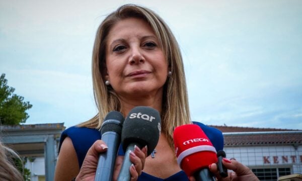 Μαρία Καρυστιανού στη δίκη για τα Τέμπη: Γιατί δεν υπάρχουν όλοι οι κατηγορούμενοι στη δίκη – Να μάθουμε την ουσία που έκαψε τα θύματα