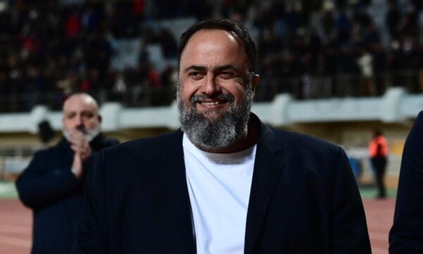 Η κόντρα Βαγγέλη Μαρινάκη και Ιβάν Σαββίδη για τα τηλεοπτικά και το πουρμπουάρ των 100.000 ευρώ στη σερβιτόρα