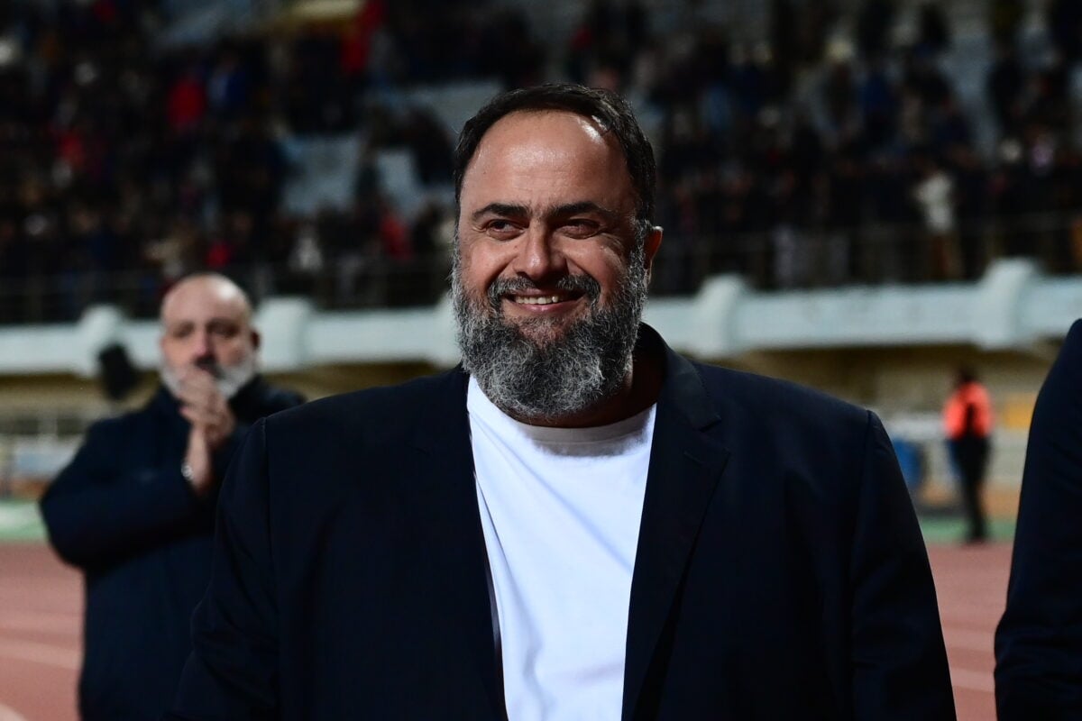 Η κόντρα Βαγγέλη Μαρινάκη και Ιβάν Σαββίδη για τα τηλεοπτικά και το πουρμπουάρ των 100.000 ευρώ στη σερβιτόρα