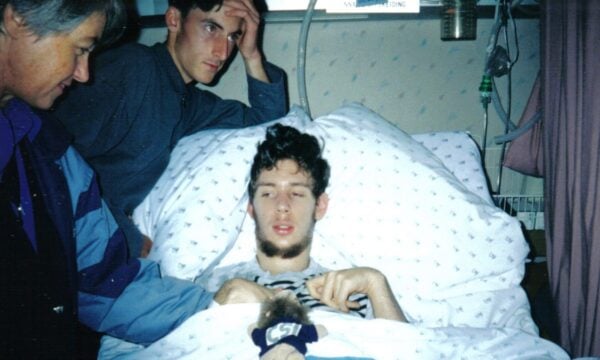 Η ιστορία του Martin Pistorius: Έζησε 12 χρόνια ως «ζωντανός νεκρός» – Τι είναι η αρωματοθεραπεύτρια που τον επανέφερε στη ζωή
