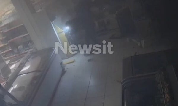 Μαρτίνο: Βίντεο ντοκουμέντο από τη δράση της σπείρας που με κλεμμένο γερανοφόρο άρπαξαν 43.420 ευρώ από ΑΤΜ