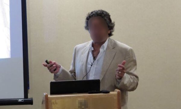 Θάνατος Γιώργου Μαζωνάκη: «Είναι ζωντανός στη φωτογραφία, κατά τη γνώμη μου» λέει ο υπνοθεραπευτής