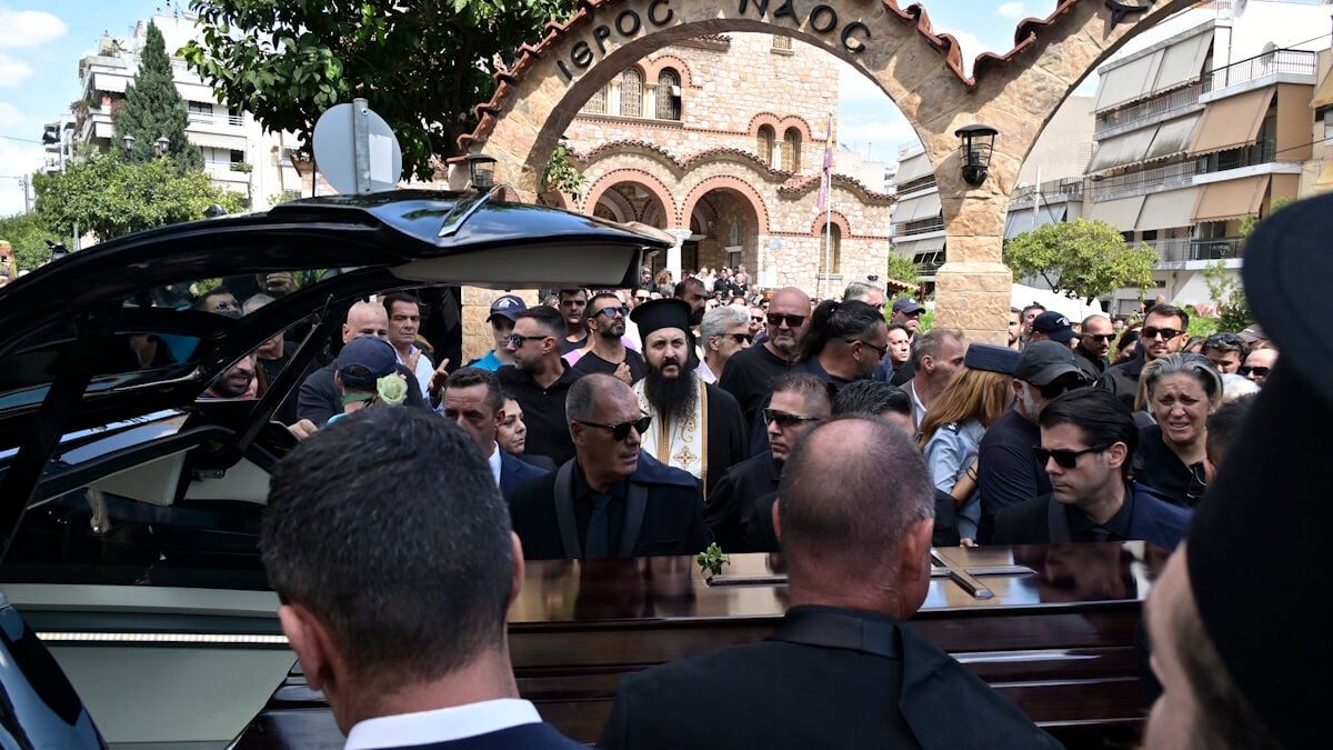 Γιώργος Μαζωνάκης: Τελευταίο χειροκρότημα από χιλιάδες κόσμου στη Νίκαια 5 Γιώργος Μαζωνάκης: Τελευταίο χειροκρότημα από χιλιάδες κόσμου στη Νίκαια