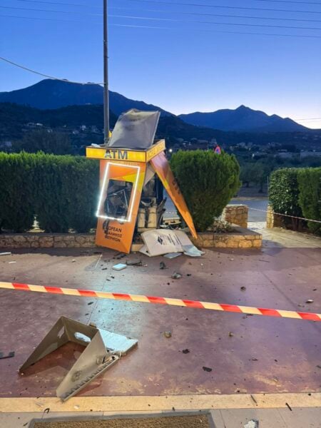 Μεσσηνία: Ανατίναξαν ATM στη Στούπα – Λεία άνω των 200.000 ευρώ των δραστών 12 Ανατίναξαν ATM στη Στούπα Μεσσηνίας – Πάνω από 200.000 ευρώ η λεία των δραστών