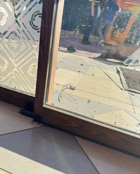 Μεσσηνία: Ανατίναξαν ATM στη Στούπα – Λεία άνω των 200.000 ευρώ των δραστών 15 Ανατίναξαν ATM στη Στούπα Μεσσηνίας – Πάνω από 200.000 ευρώ η λεία των δραστών