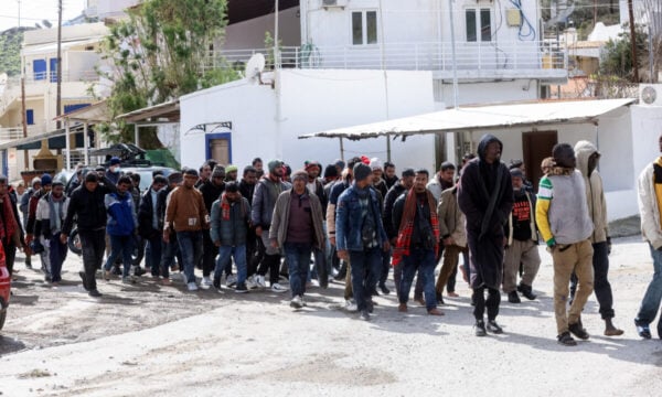 Προ των πυλών το σχέδιο της Ελλάδας και 4 χωρών για επιστροφή μεταναστών σε τρίτες χώρες – Τι είναι τα Return Hubs και πού θα δημιουργηθούν